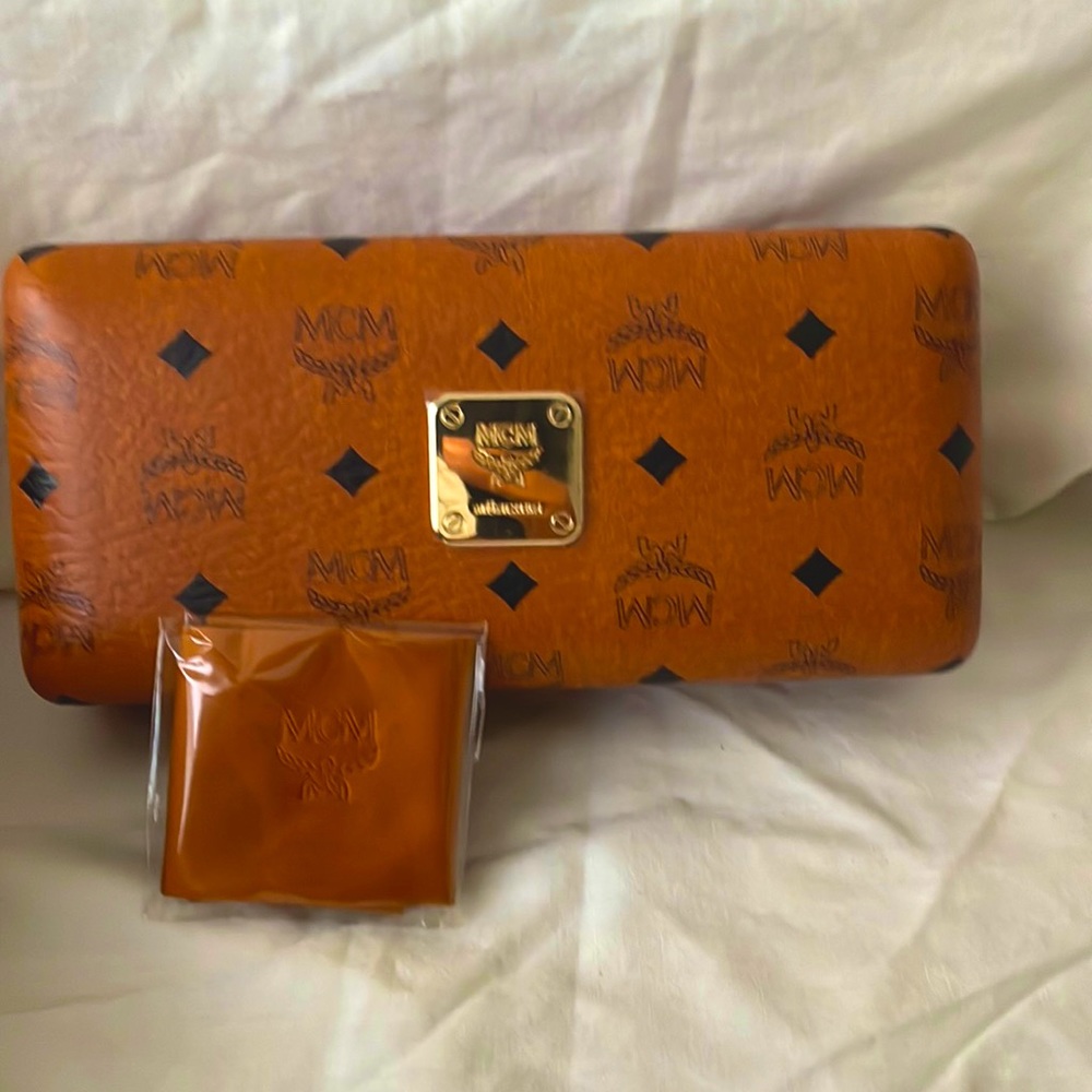 MCM Authentic Eye Glasses / 3in height Eye Wear Case hard shell